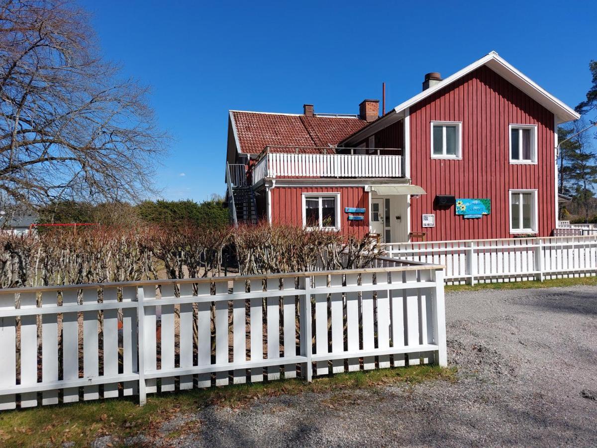Flora Dekor Gaestgard, Lenagarden Guest House Alingsas Bagian luar foto